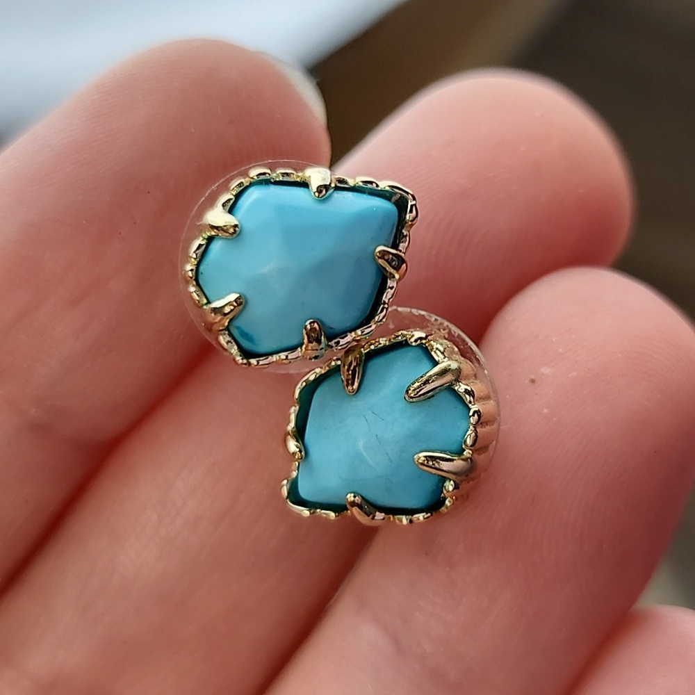 Blue stone Kendra Scott stud earings